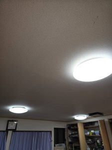 新しいLEDシーリングライトに交換した施工写真